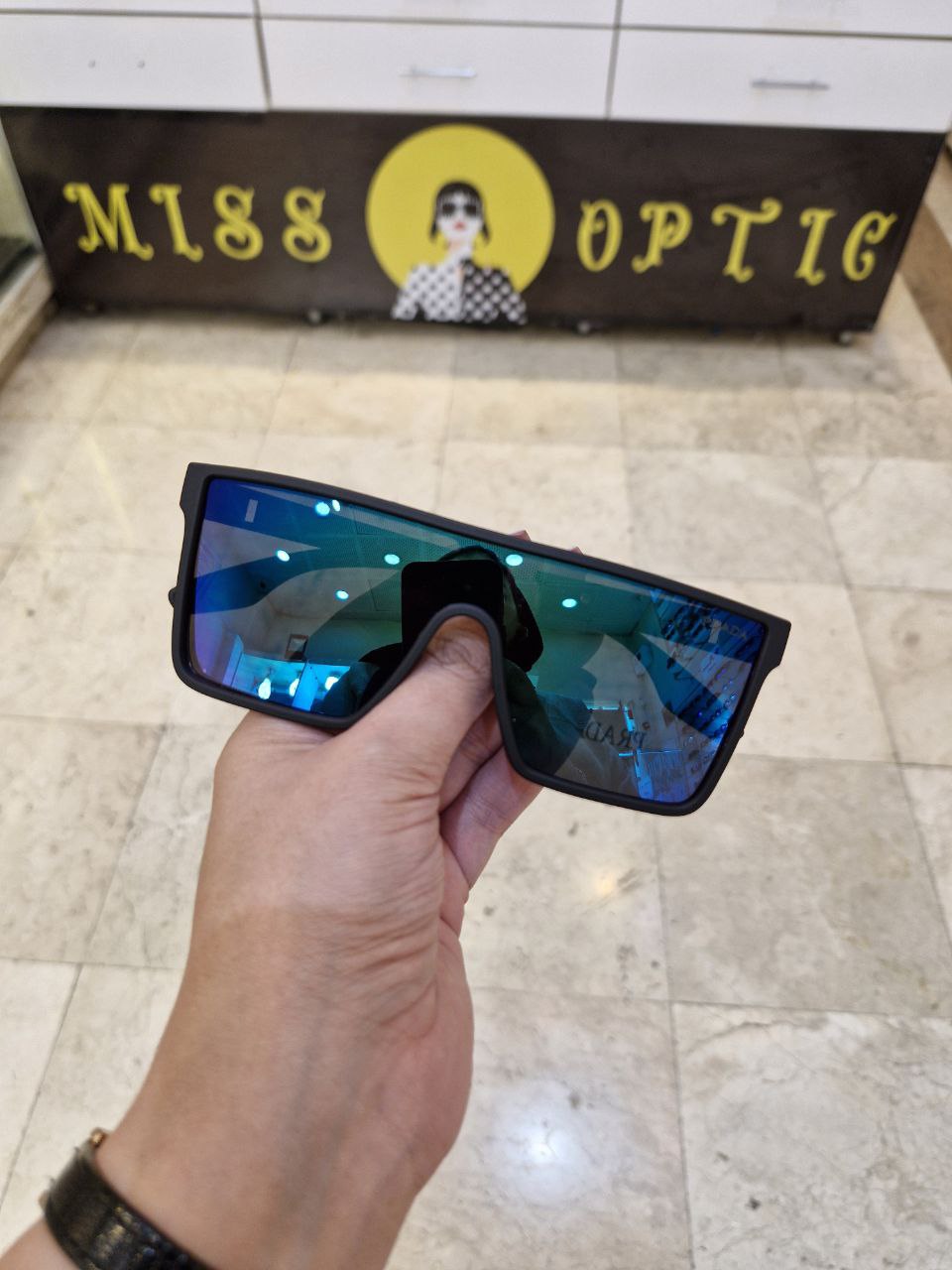 عینک اورسایز پرادا prada